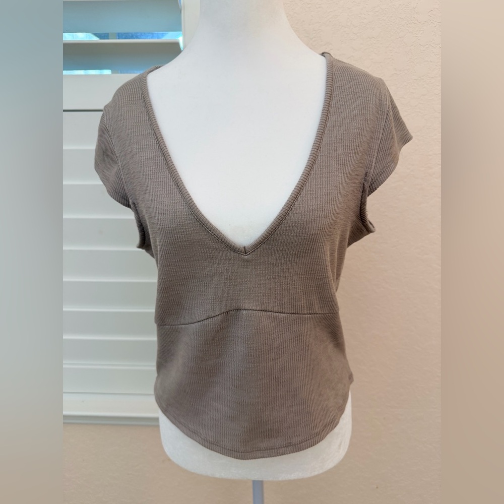 Target Wild Fable Women’s Taupe Ribbed Knit V-Neck Top NWT